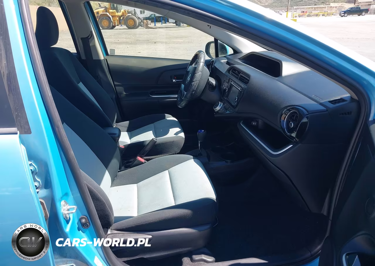 2015 Toyota Prius C Three VIN:JTDKDTB3XF1102480 - 5