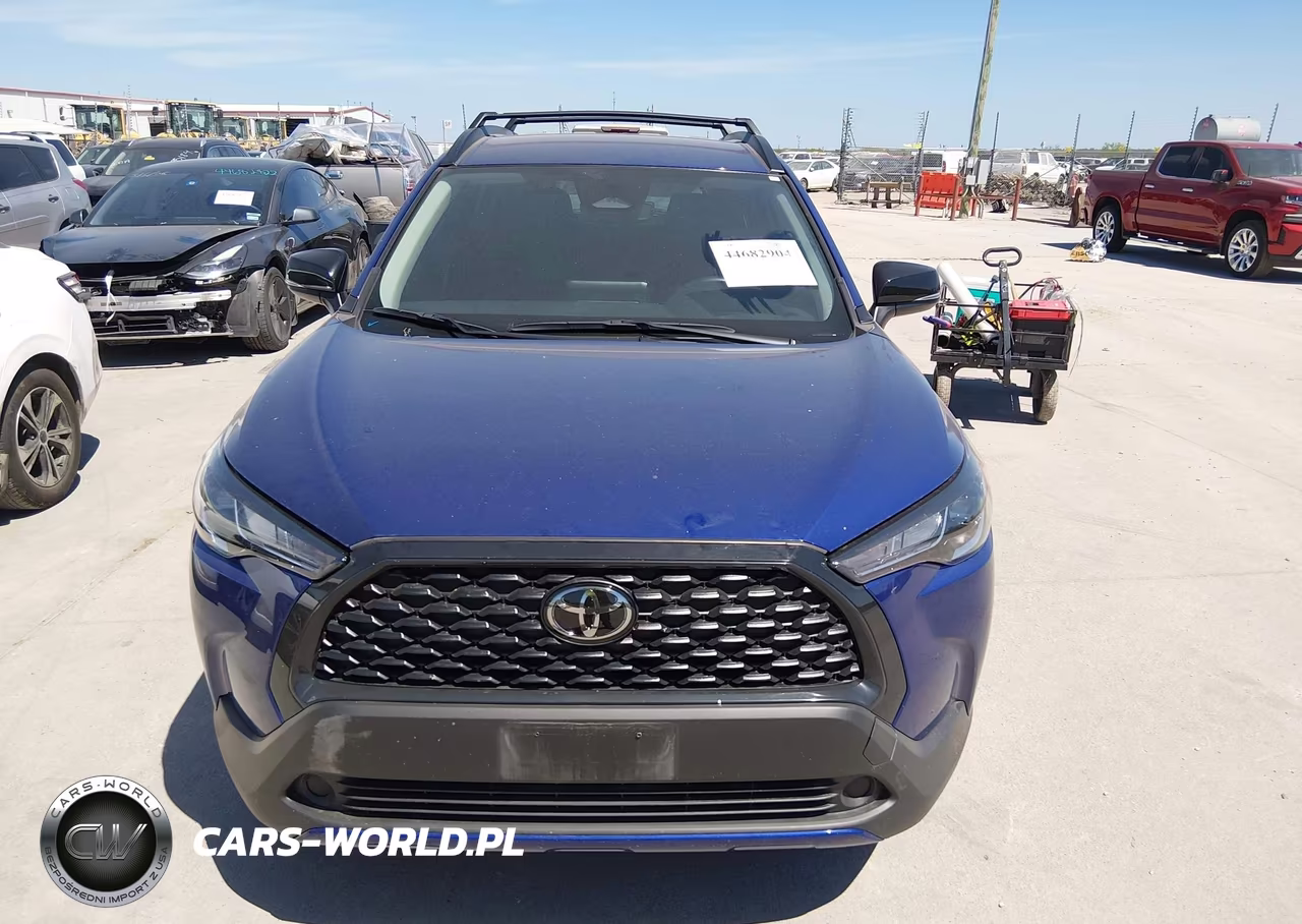 2025 Toyota Corolla Cross Le VIN:7MUCAAAG8SV130402 - 12