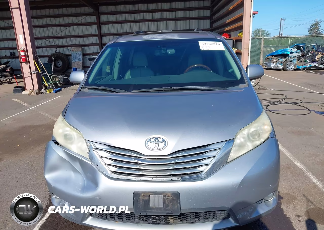 2011 Toyota Sienna Xle V6-Xle V6 Auto Access Seat VIN:5TDYK3DC8BS031791 - 12