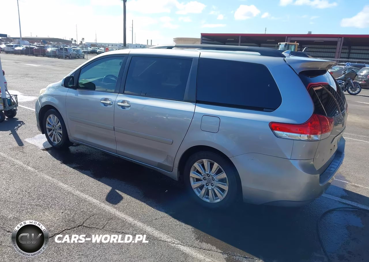 2011 Toyota Sienna Xle V6-Xle V6 Auto Access Seat VIN:5TDYK3DC8BS031791 - 3