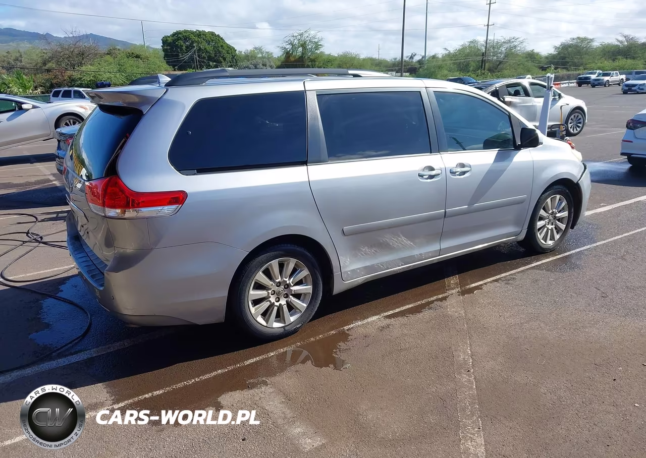 2011 Toyota Sienna Xle V6-Xle V6 Auto Access Seat VIN:5TDYK3DC8BS031791 - 4