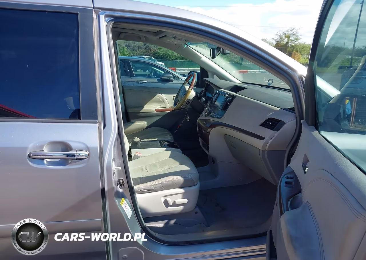 2011 Toyota Sienna Xle V6-Xle V6 Auto Access Seat VIN:5TDYK3DC8BS031791 - 5