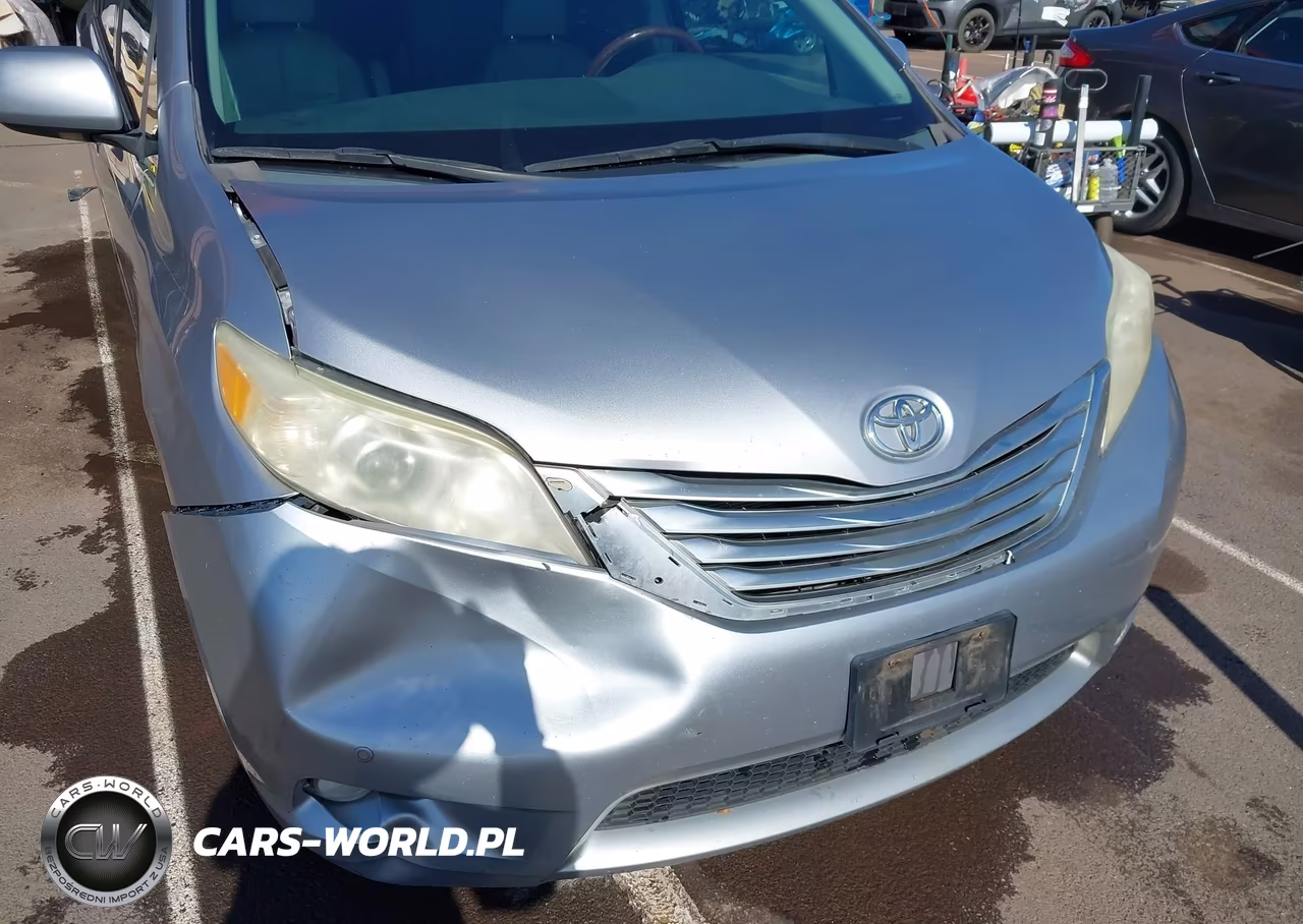 2011 Toyota Sienna Xle V6-Xle V6 Auto Access Seat VIN:5TDYK3DC8BS031791 - 6