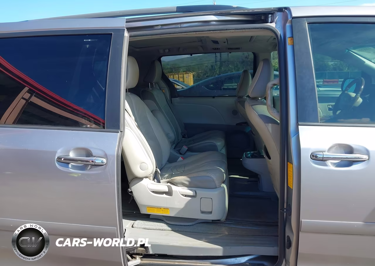 2011 Toyota Sienna Xle V6-Xle V6 Auto Access Seat VIN:5TDYK3DC8BS031791 - 8