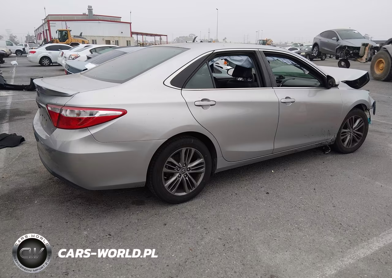 2015 Toyota Camry Se VIN:4T1BF1FK2FU012427 - 4
