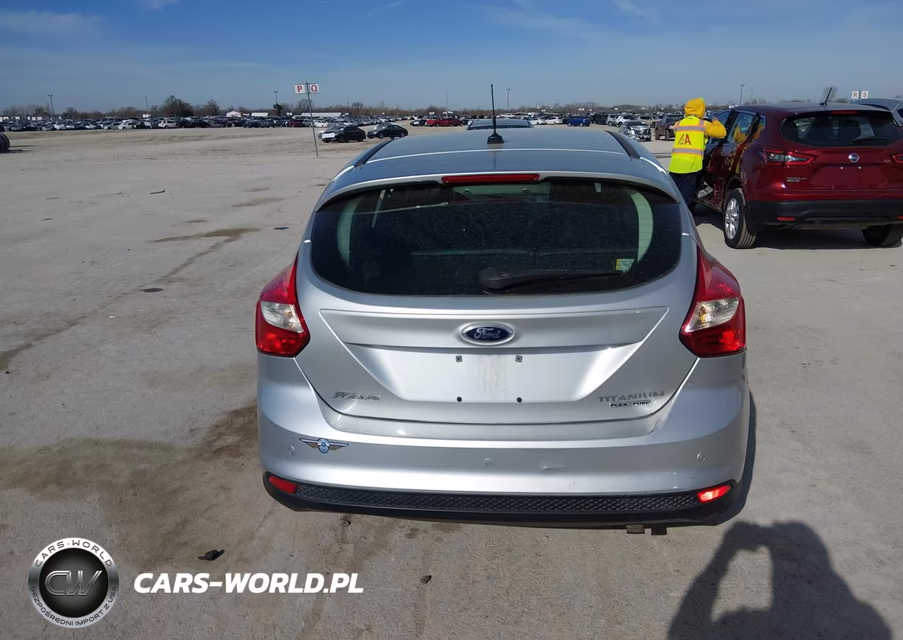 2012 Ford Focus Titanium VIN:1FAHP3N24CL479932 - 16
