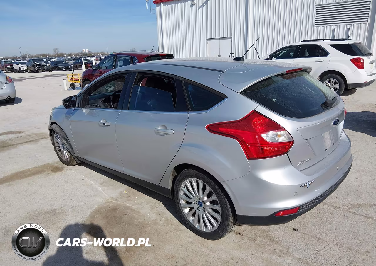 2012 Ford Focus Titanium VIN:1FAHP3N24CL479932 - 3