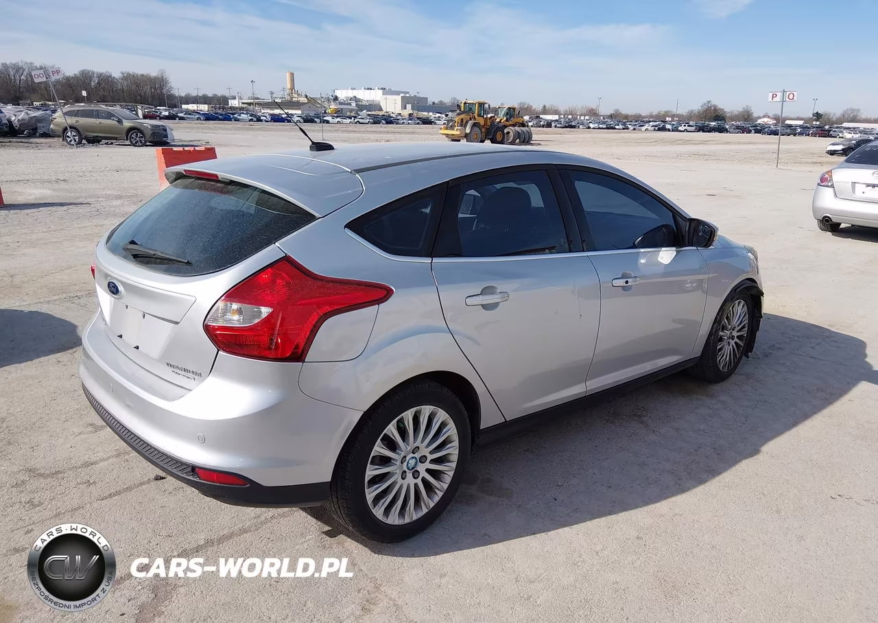 2012 Ford Focus Titanium VIN:1FAHP3N24CL479932 - 4