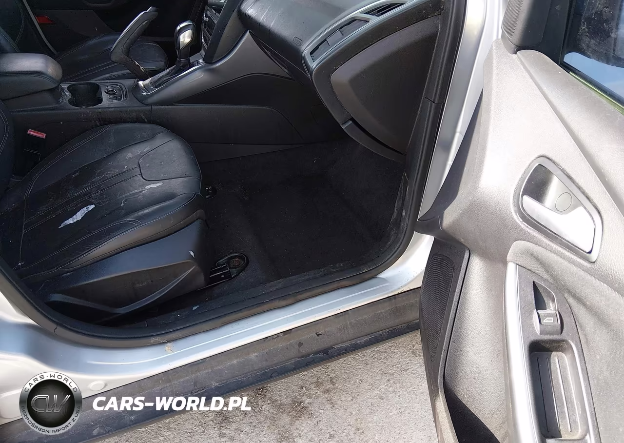 2012 Ford Focus Titanium VIN:1FAHP3N24CL479932 - 5