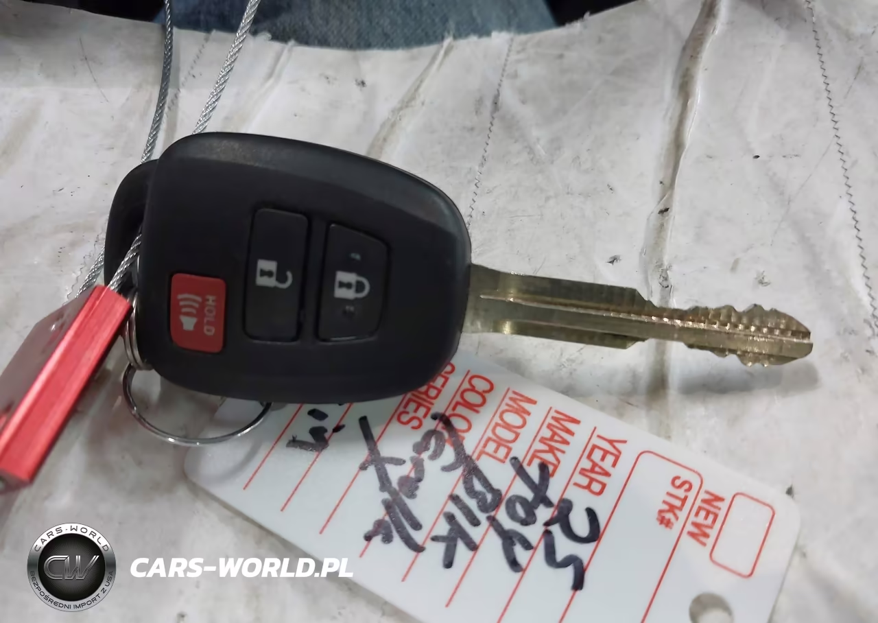 2025 Toyota Corolla Cross L VIN:7MUAAAAG3SV132985 - 11