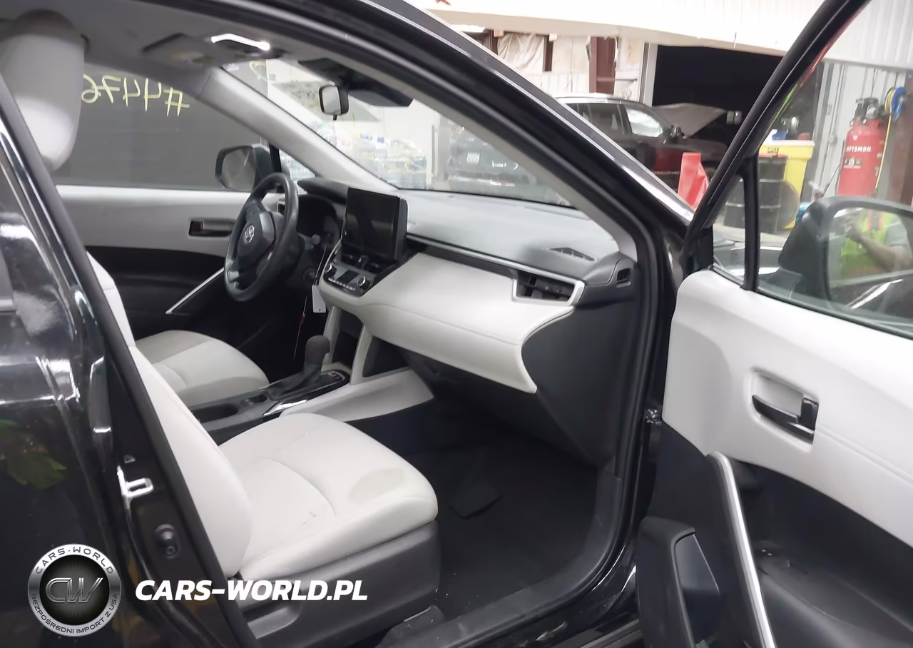 2025 Toyota Corolla Cross L VIN:7MUAAAAG3SV132985 - 5