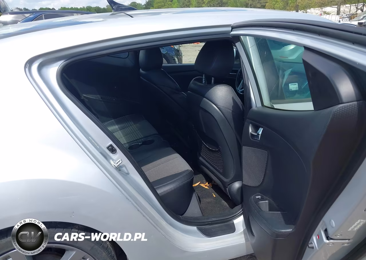 2015 Hyundai Veloster VIN:KMHTC6AD9FU240251 - 8