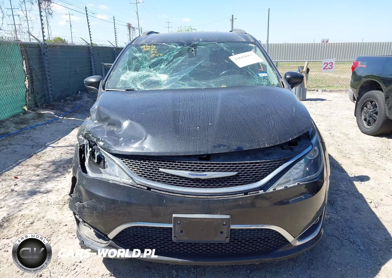 2020 Chrysler Pacifica Touring L VIN:2C4RC1BG7LR268780 - 12
