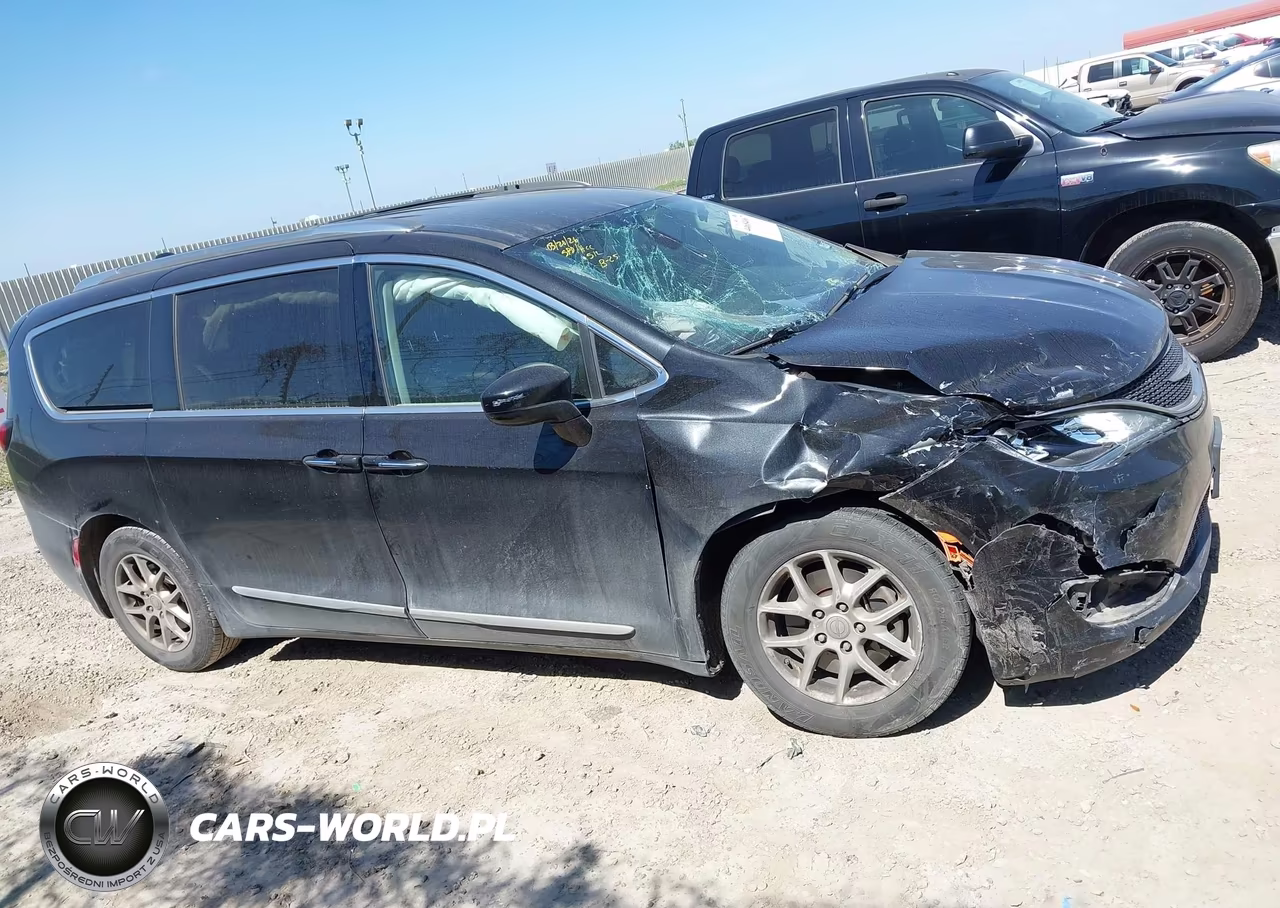 2020 Chrysler Pacifica Touring L VIN:2C4RC1BG7LR268780 - 13