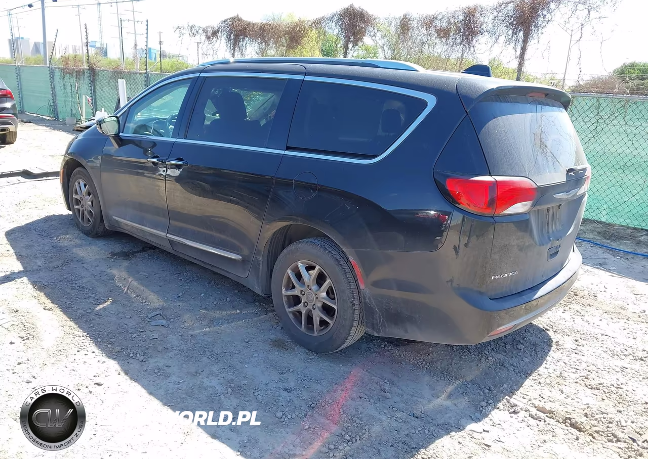 2020 Chrysler Pacifica Touring L VIN:2C4RC1BG7LR268780 - 3