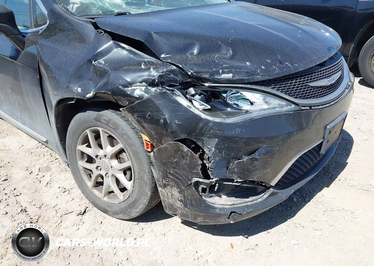 2020 Chrysler Pacifica Touring L VIN:2C4RC1BG7LR268780 - 6