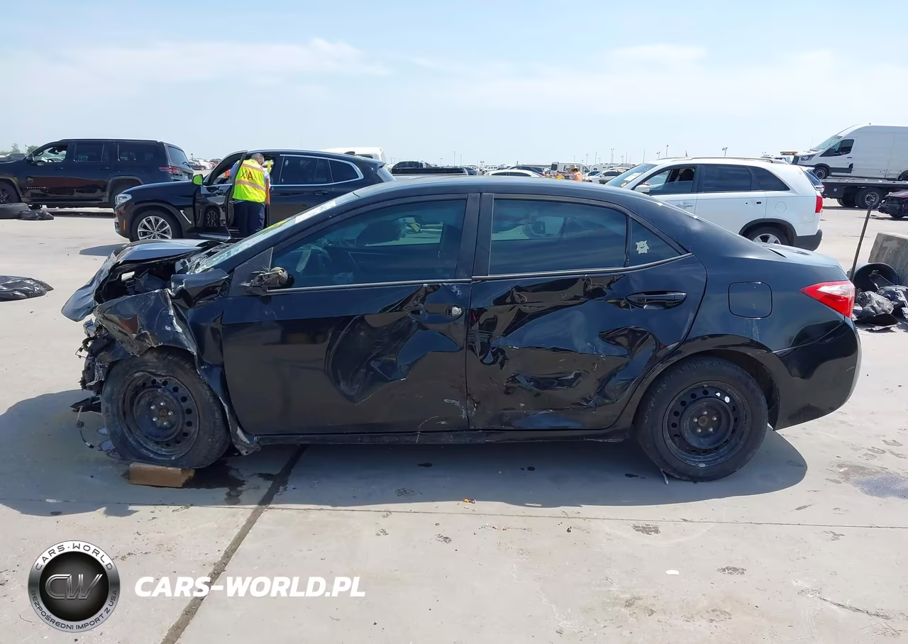 2019 Toyota Corolla Le VIN:5YFBURHE7KP879247 - 13