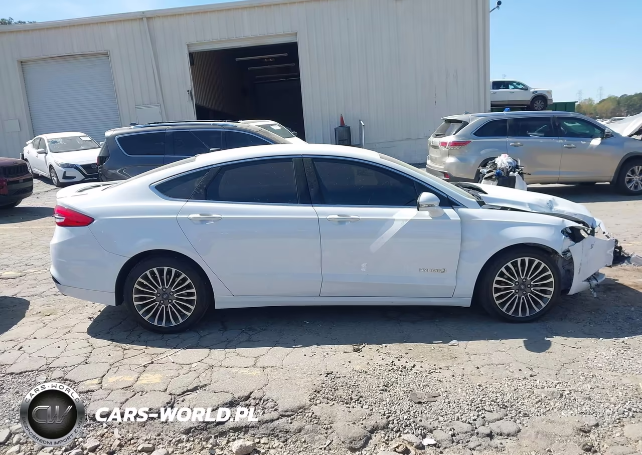 2018 Ford Fusion Hybrid Titanium VIN:3FA6P0RUXJR120424 - 13