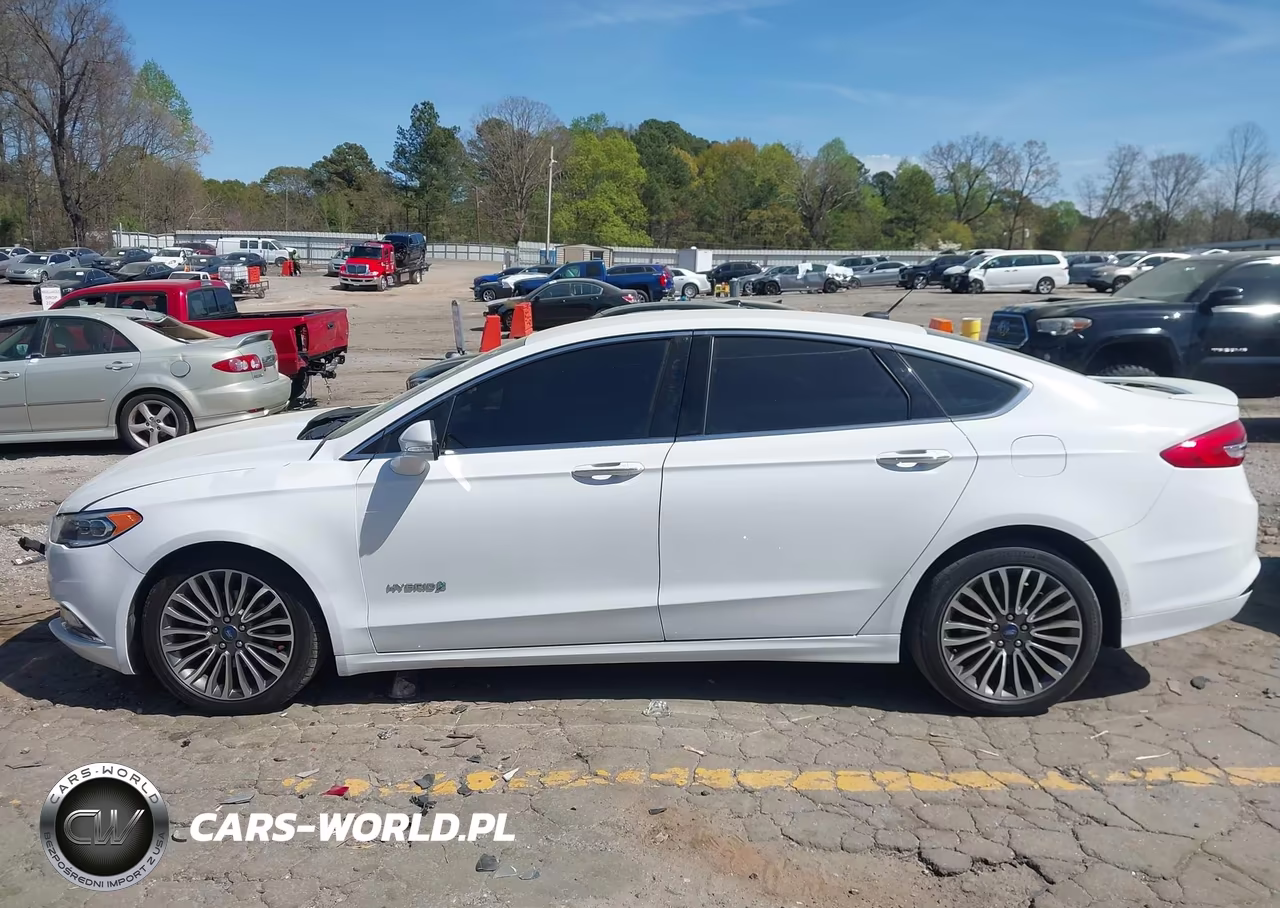 2018 Ford Fusion Hybrid Titanium VIN:3FA6P0RUXJR120424 - 14