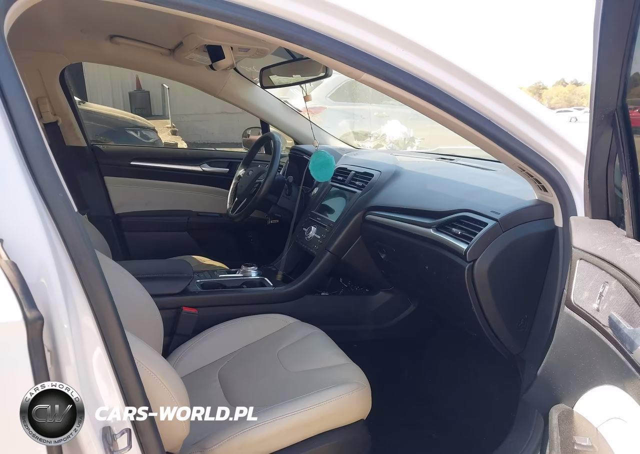 2018 Ford Fusion Hybrid Titanium VIN:3FA6P0RUXJR120424 - 5