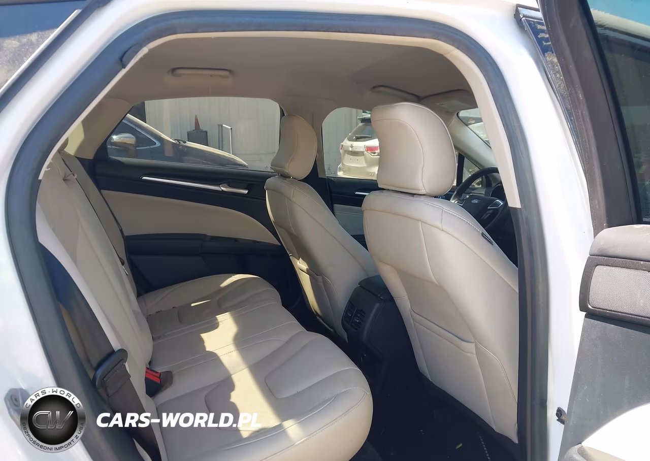 2018 Ford Fusion Hybrid Titanium VIN:3FA6P0RUXJR120424 - 8