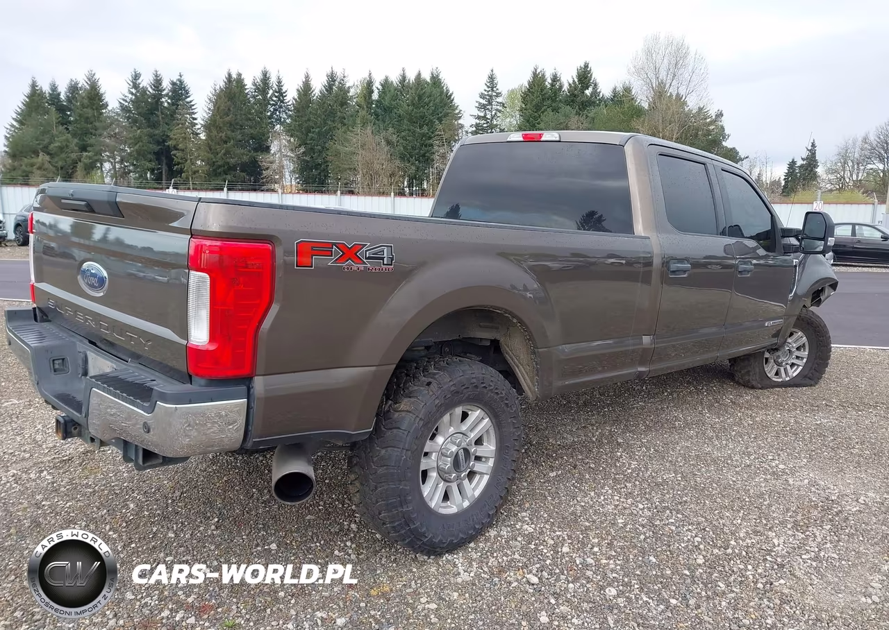 2017 Ford F-250 Xlt VIN:1FT7W2BT7HEF39987 - 4