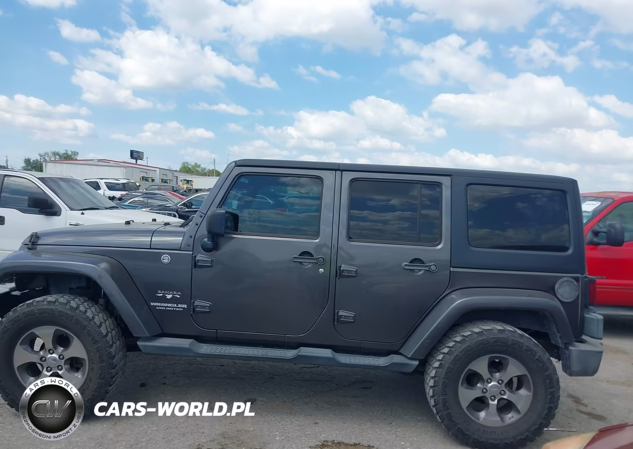 2016 Jeep Wrangler Unlimited Sahara VIN:1C4BJWEG3GL216139 - 14