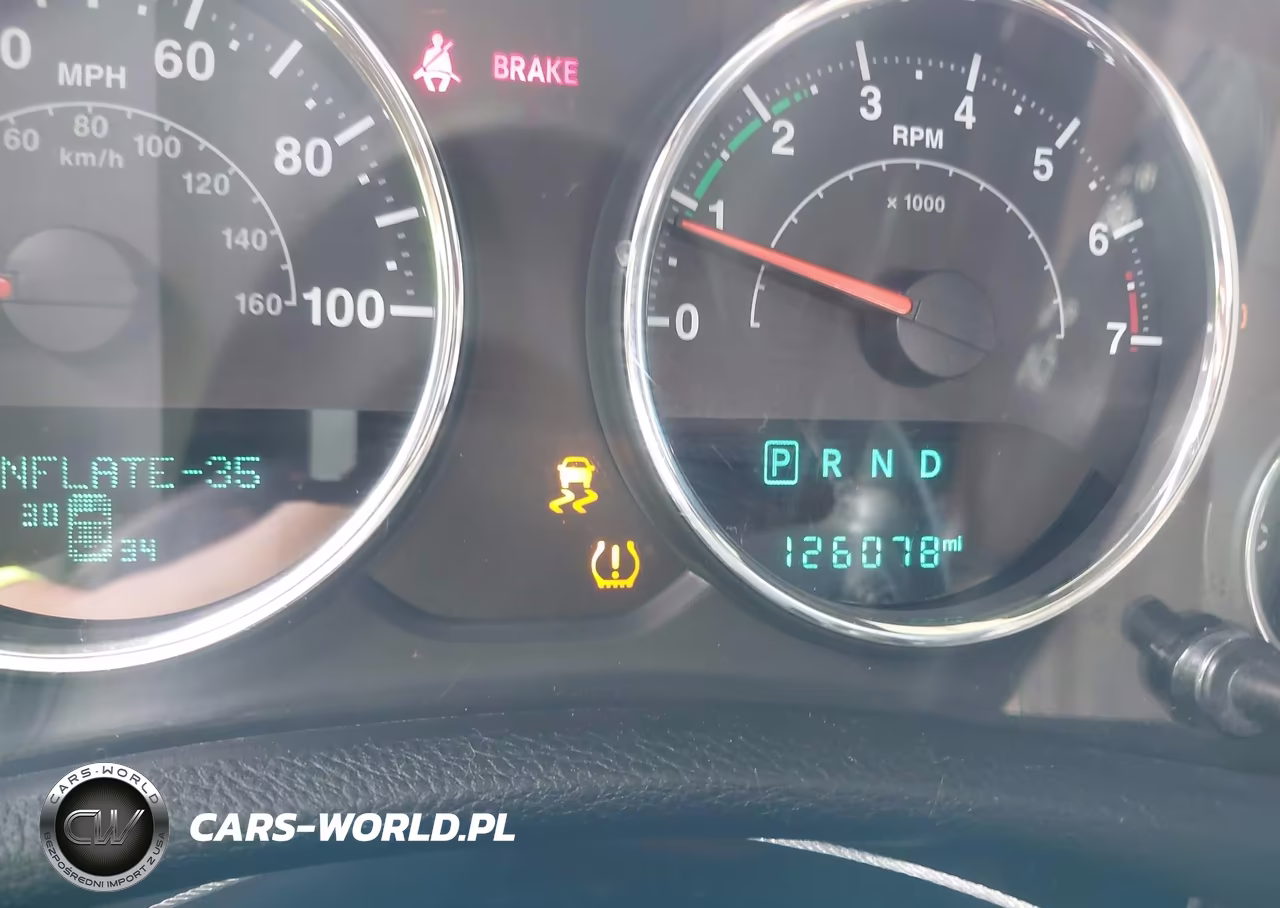 2016 Jeep Wrangler Unlimited Sahara VIN:1C4BJWEG3GL216139 - 15