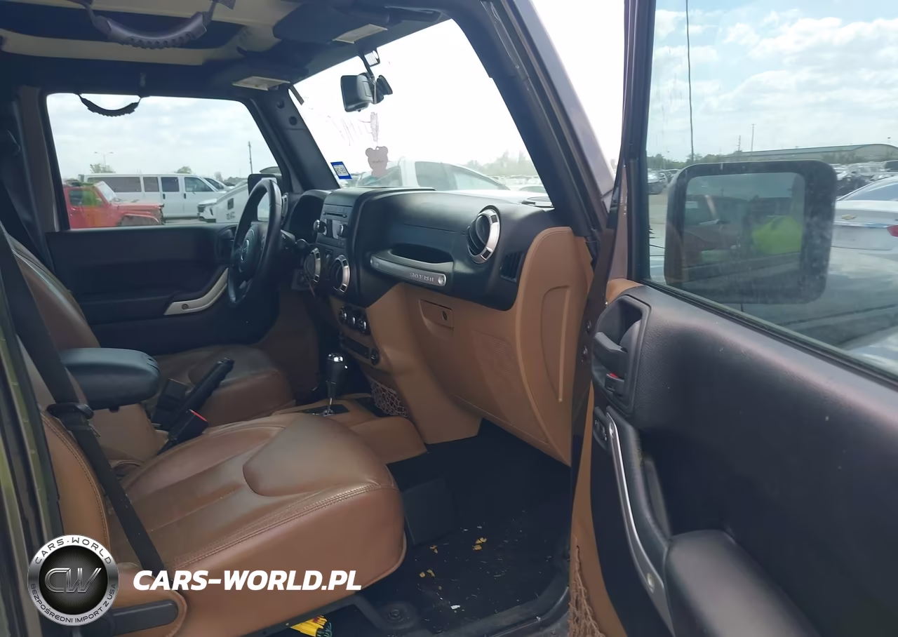 2016 Jeep Wrangler Unlimited Sahara VIN:1C4BJWEG3GL216139 - 5