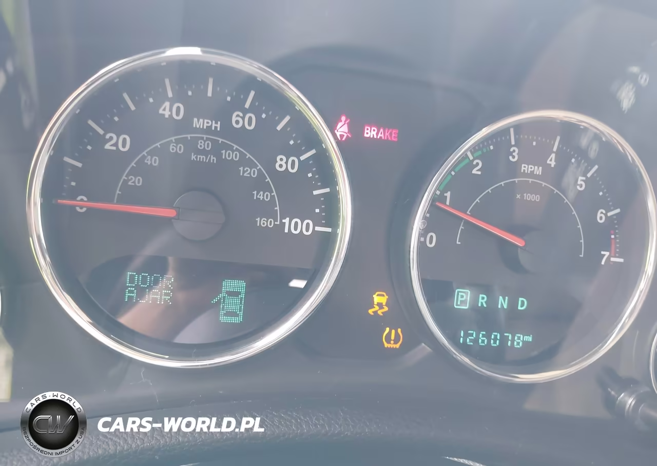 2016 Jeep Wrangler Unlimited Sahara VIN:1C4BJWEG3GL216139 - 7
