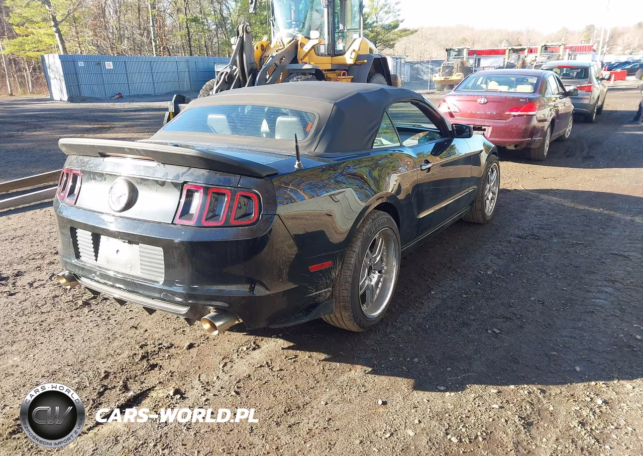 2014 Ford Mustang V6 Premium VIN:1ZVBP8EM8E5208388 - 4