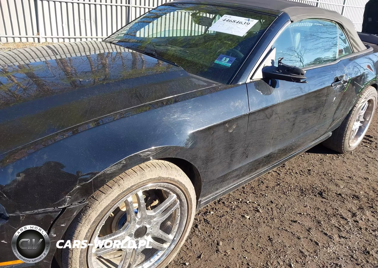 2014 Ford Mustang V6 Premium VIN:1ZVBP8EM8E5208388 - 6