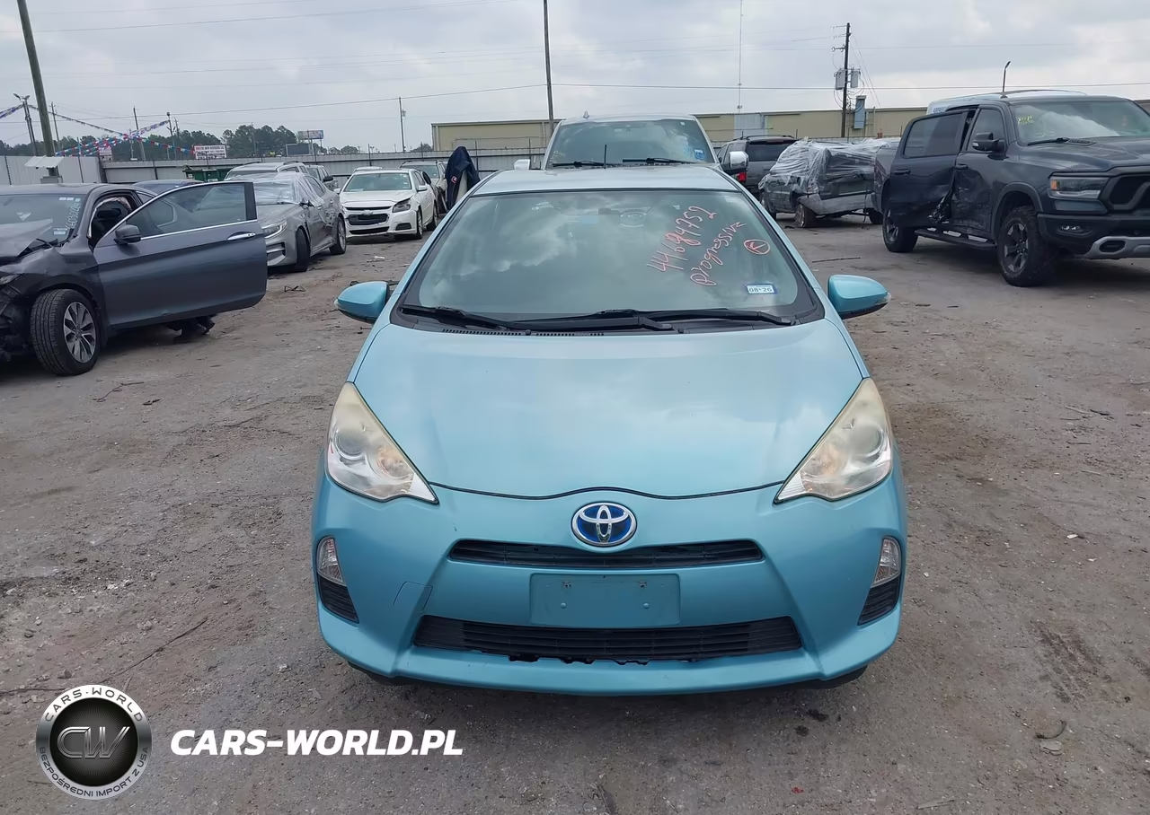 2014 Toyota Prius C Three VIN:JTDKDTB39E1076176 - 12