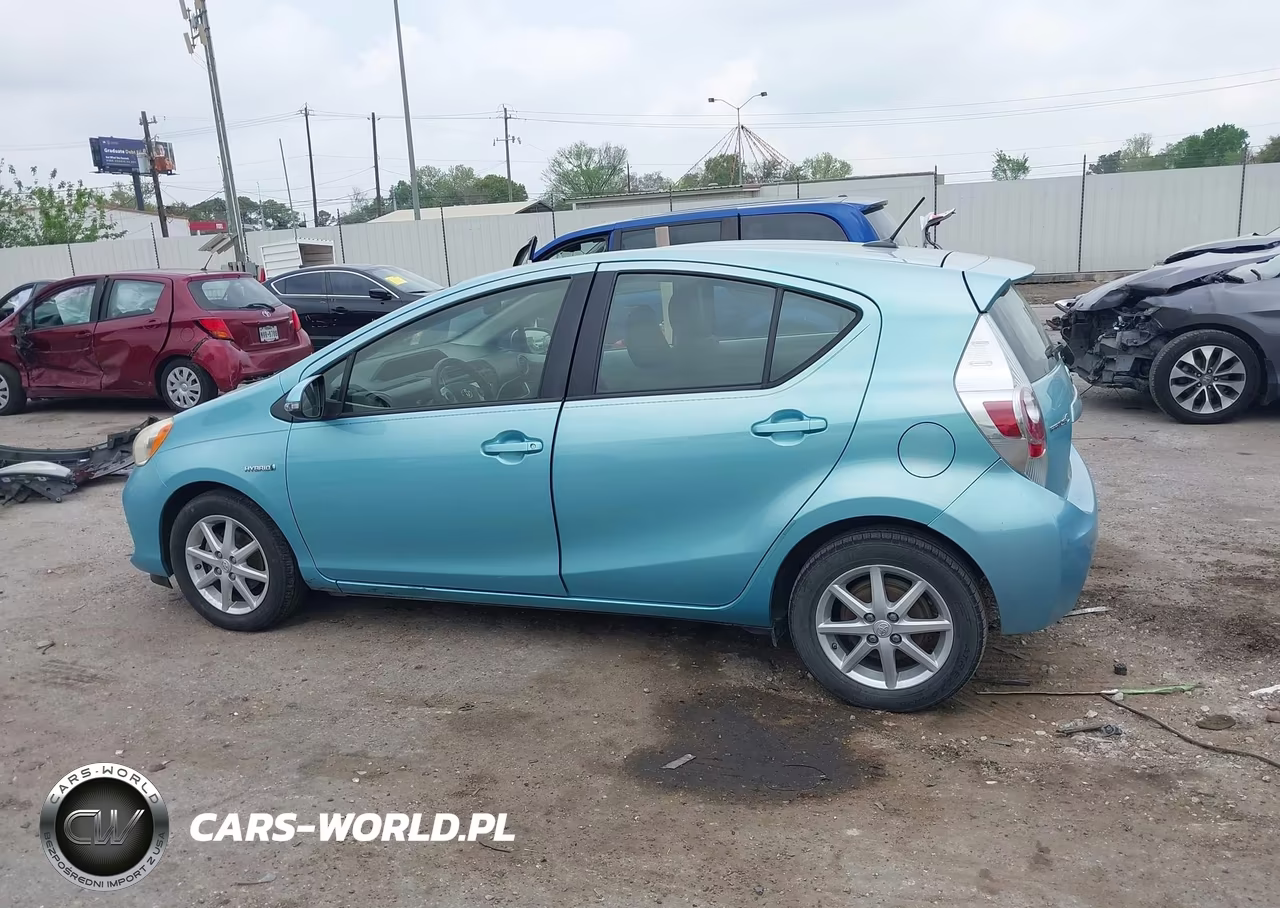 2014 Toyota Prius C Three VIN:JTDKDTB39E1076176 - 14