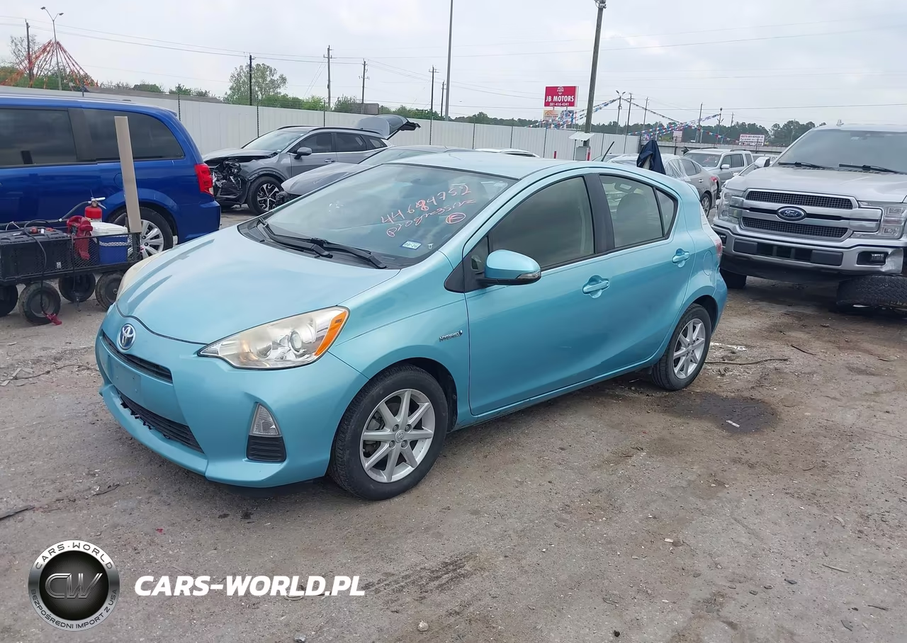 2014 Toyota Prius C Three VIN:JTDKDTB39E1076176 - 2