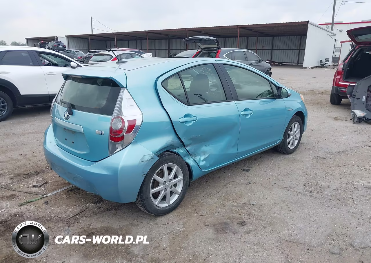 2014 Toyota Prius C Three VIN:JTDKDTB39E1076176 - 4