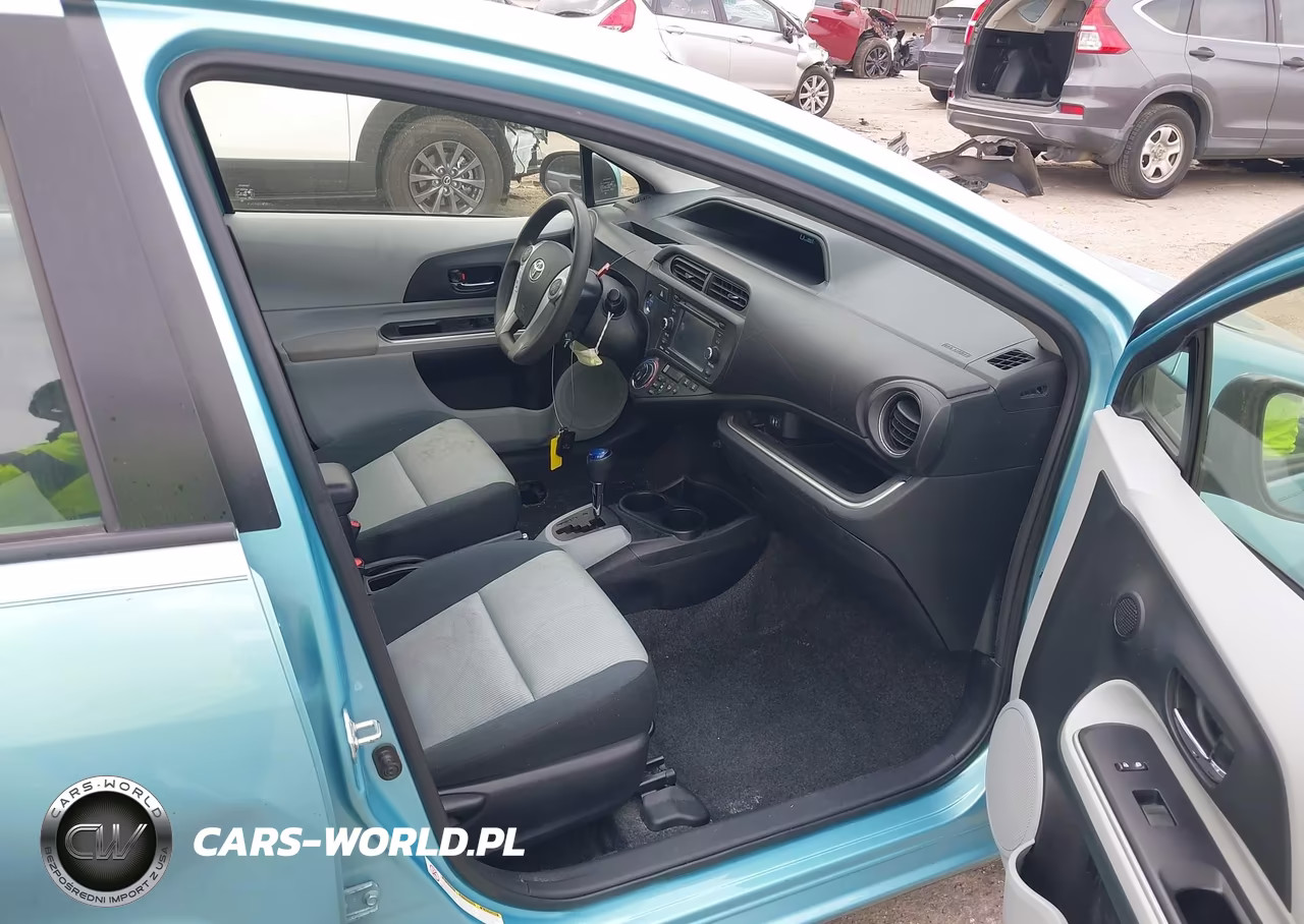 2014 Toyota Prius C Three VIN:JTDKDTB39E1076176 - 5