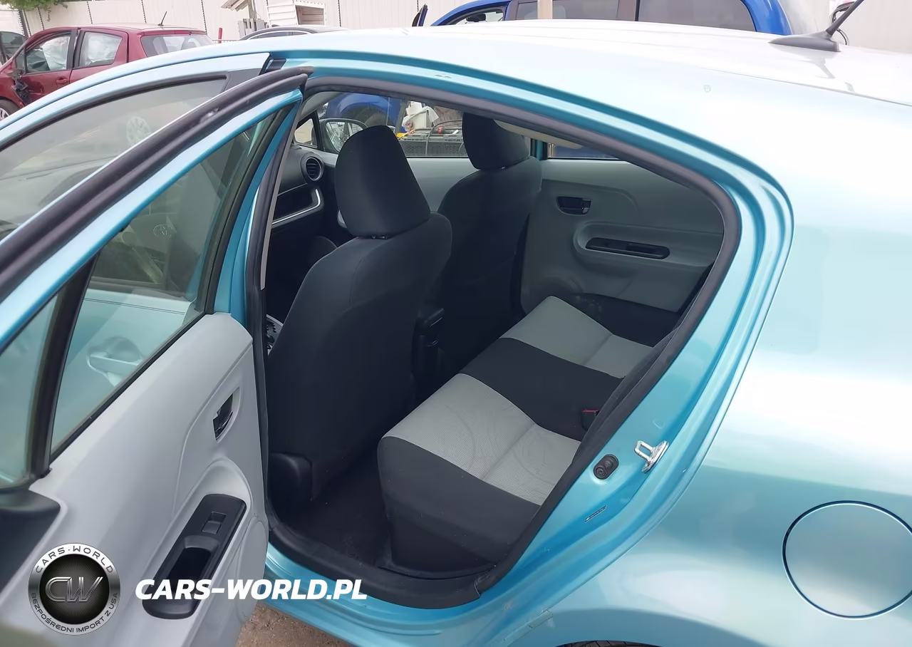 2014 Toyota Prius C Three VIN:JTDKDTB39E1076176 - 8