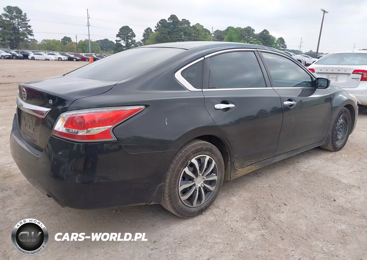 2015 Nissan Altima 2.5 S VIN:1N4AL3AP6FN348296 - 4