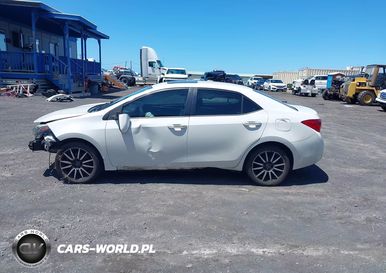 2018 Toyota Corolla Le VIN:5YFBURHE0JP846217 - 15