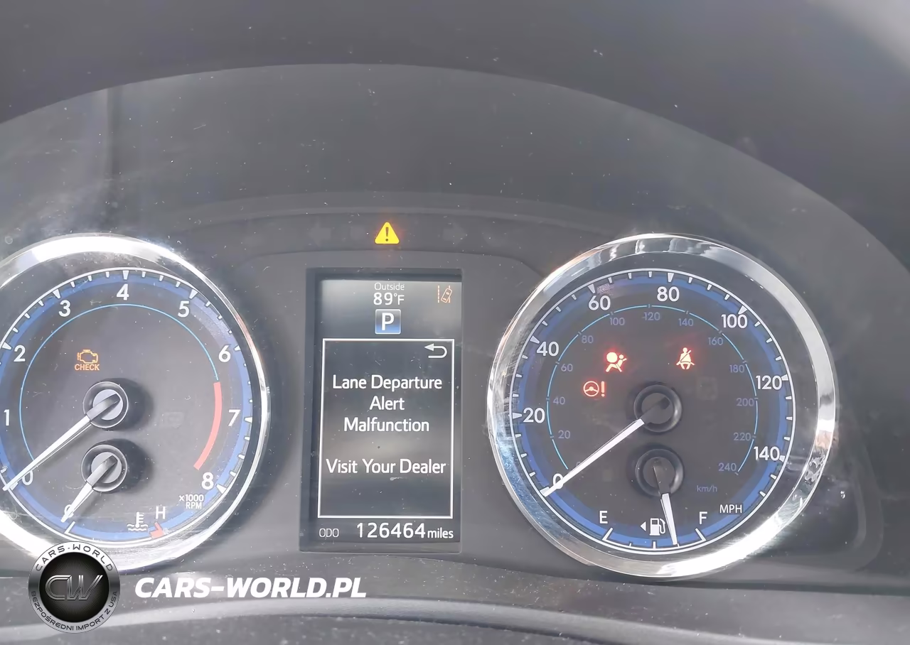 2018 Toyota Corolla Le VIN:5YFBURHE0JP846217 - 16