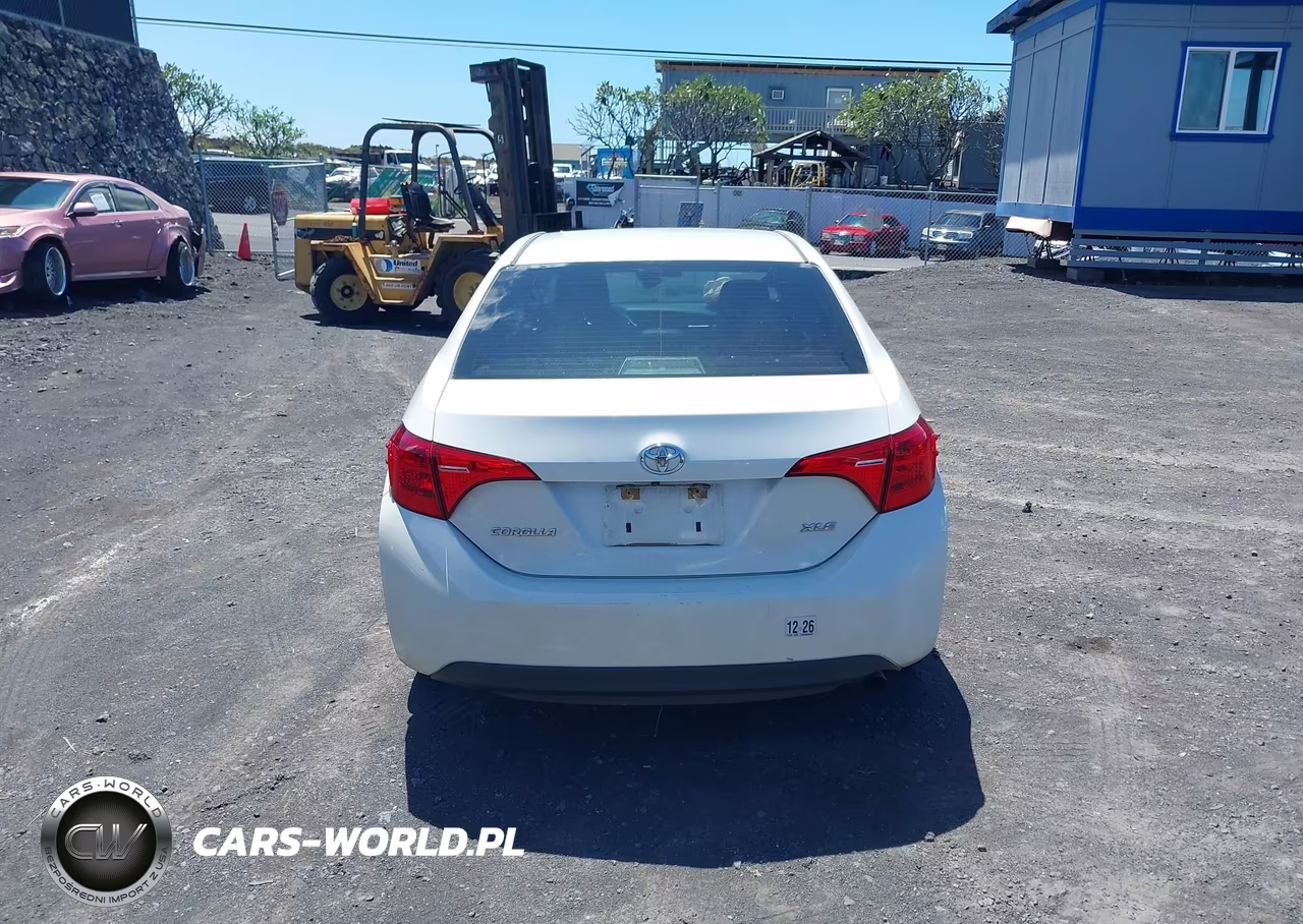 2018 Toyota Corolla Le VIN:5YFBURHE0JP846217 - 17