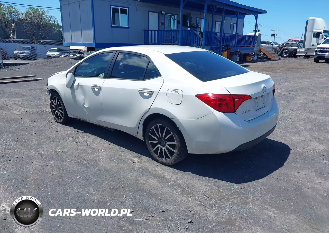 2018 Toyota Corolla Le VIN:5YFBURHE0JP846217 - 3