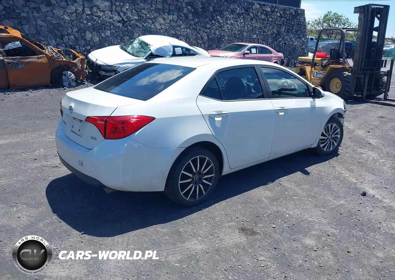 2018 Toyota Corolla Le VIN:5YFBURHE0JP846217 - 4