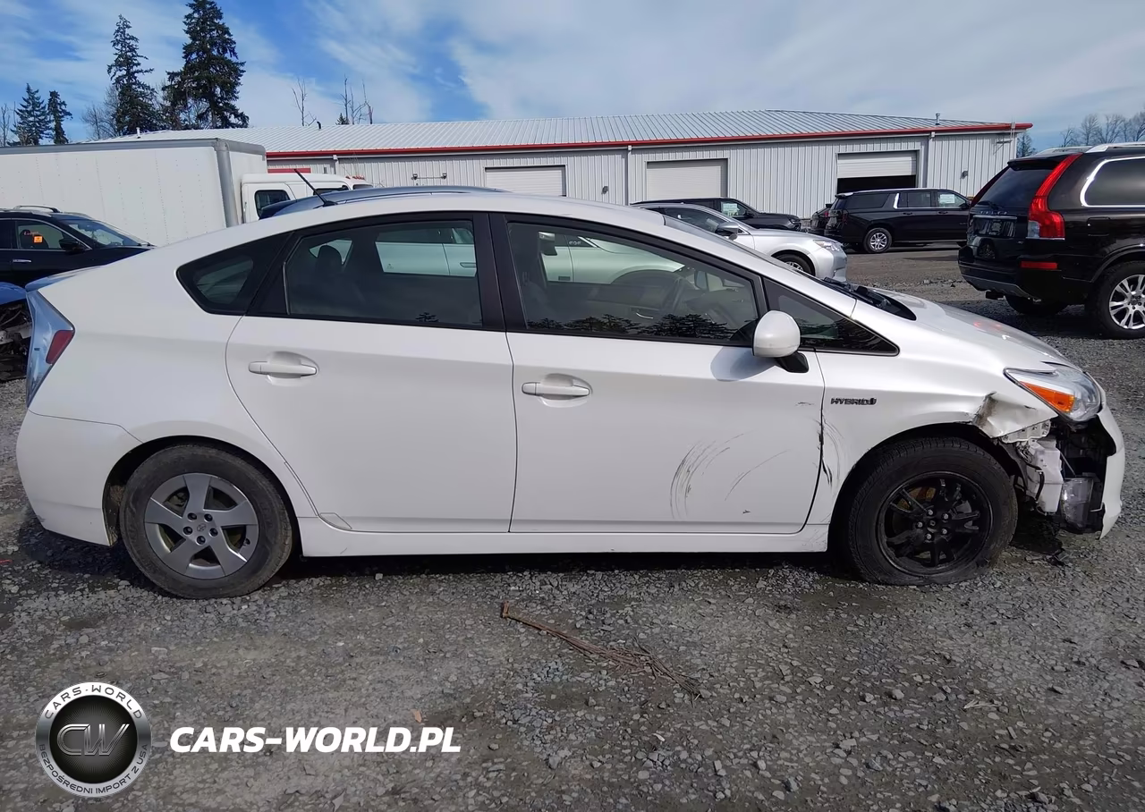 2015 Toyota Prius Two VIN:JTDKN3DU3F1928283 - 13