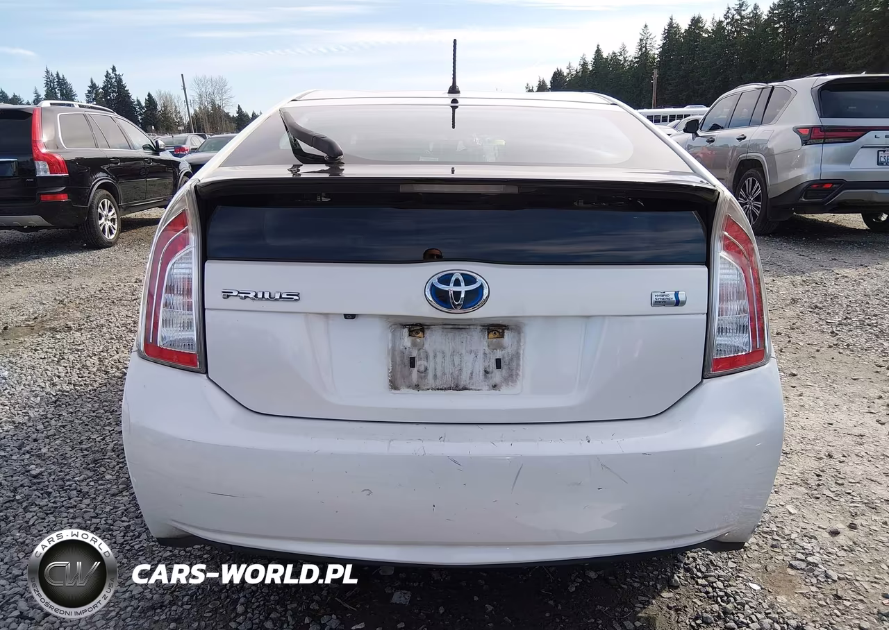 2015 Toyota Prius Two VIN:JTDKN3DU3F1928283 - 16