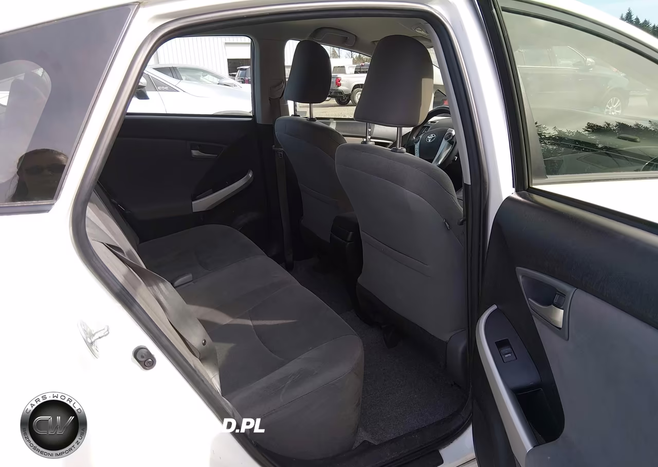 2015 Toyota Prius Two VIN:JTDKN3DU3F1928283 - 18
