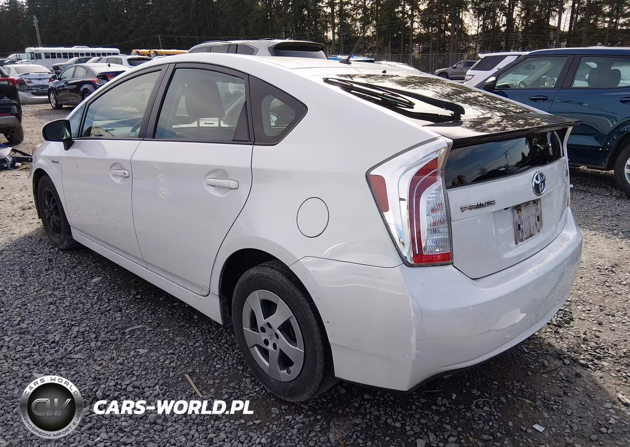 2015 Toyota Prius Two VIN:JTDKN3DU3F1928283 - 3