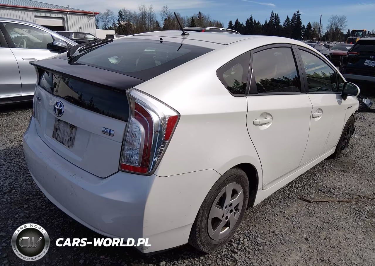 2015 Toyota Prius Two VIN:JTDKN3DU3F1928283 - 4