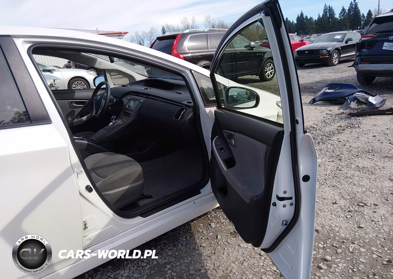 2015 Toyota Prius Two VIN:JTDKN3DU3F1928283 - 5